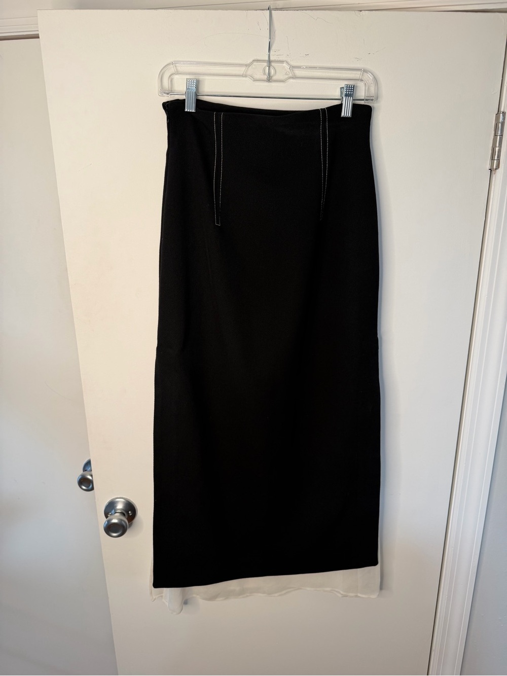 Elegant Navy Midi Pencil Skirt with Cream Hem Accent - Picture 5 of 7